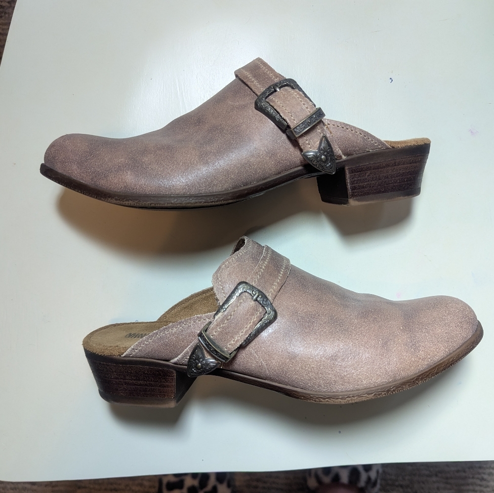 Minnetonka Mules - Picture 5 of 7